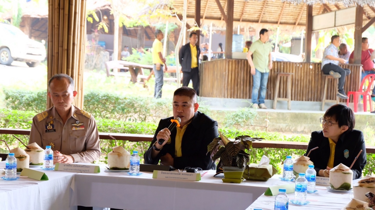 "ธรรมนัส" ลุยสุราษฎร์ฯ แนะใช้มูลช้างผลิตเป็นปุ๋ยหมักปุ๋ยคอกได้มาตรฐาน