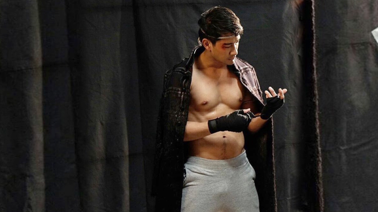 แซ่บไม่ไหวแล้ว ป้อง โชว์หุ่นล่ำ เห็นซิกซ์แพ็กแน่น แต่สาวๆ โฟกัสผิดจุด 