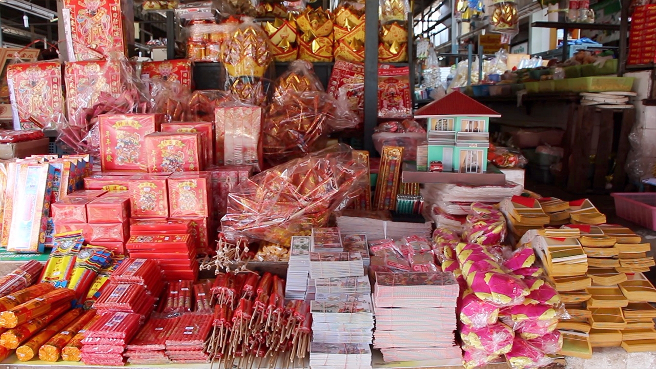 ร้านของไหว้ "ตรุษจีน" กาฬสินธุ์ เงียบเหงา พ่อค้าคาดปีนี้ขายได้น้อยลง