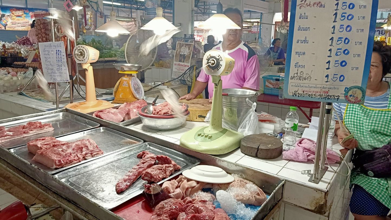 รับตรุษจีน ราคาหมูหน้าเขียงในตลาดที่บึงกาฬ พุ่งขึ้นทะลุ กก.ละ 150 บาท