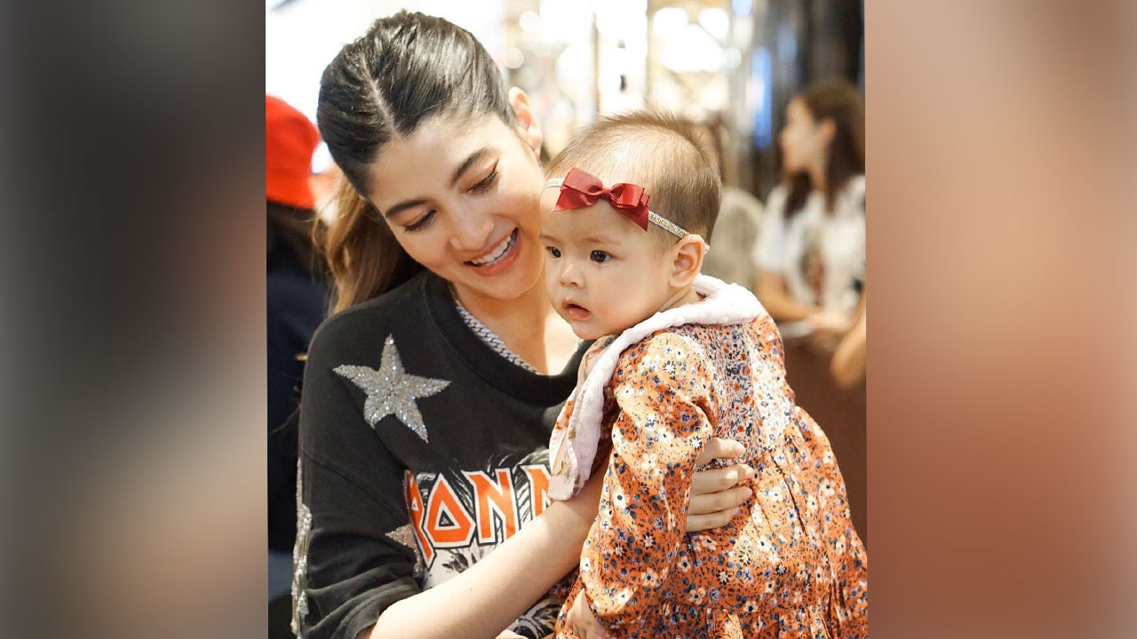 ชมความน่ารัก น้องมีญ่า ลูกสาว ป๊อก-มาร์กี้ พูดคำแรกได้แล้ว (คลิป)