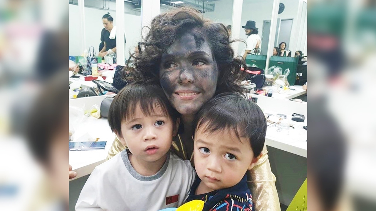 สายฟ้า-พายุ มีระแวง เมื่อ แม่ชมพู่ เปลี่ยนไป จนเกือบจำไม่ได้ 