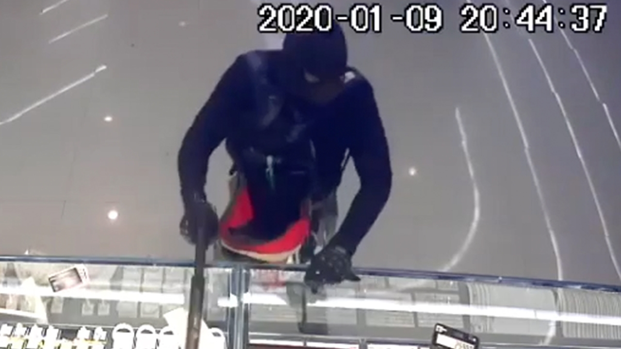 ภูธรภาค 1 ลงพื้นที่ 7 จว. หาปืนและจยย.โจรปล้นร้านทองลพบุรี แต่ยังไม่พบ