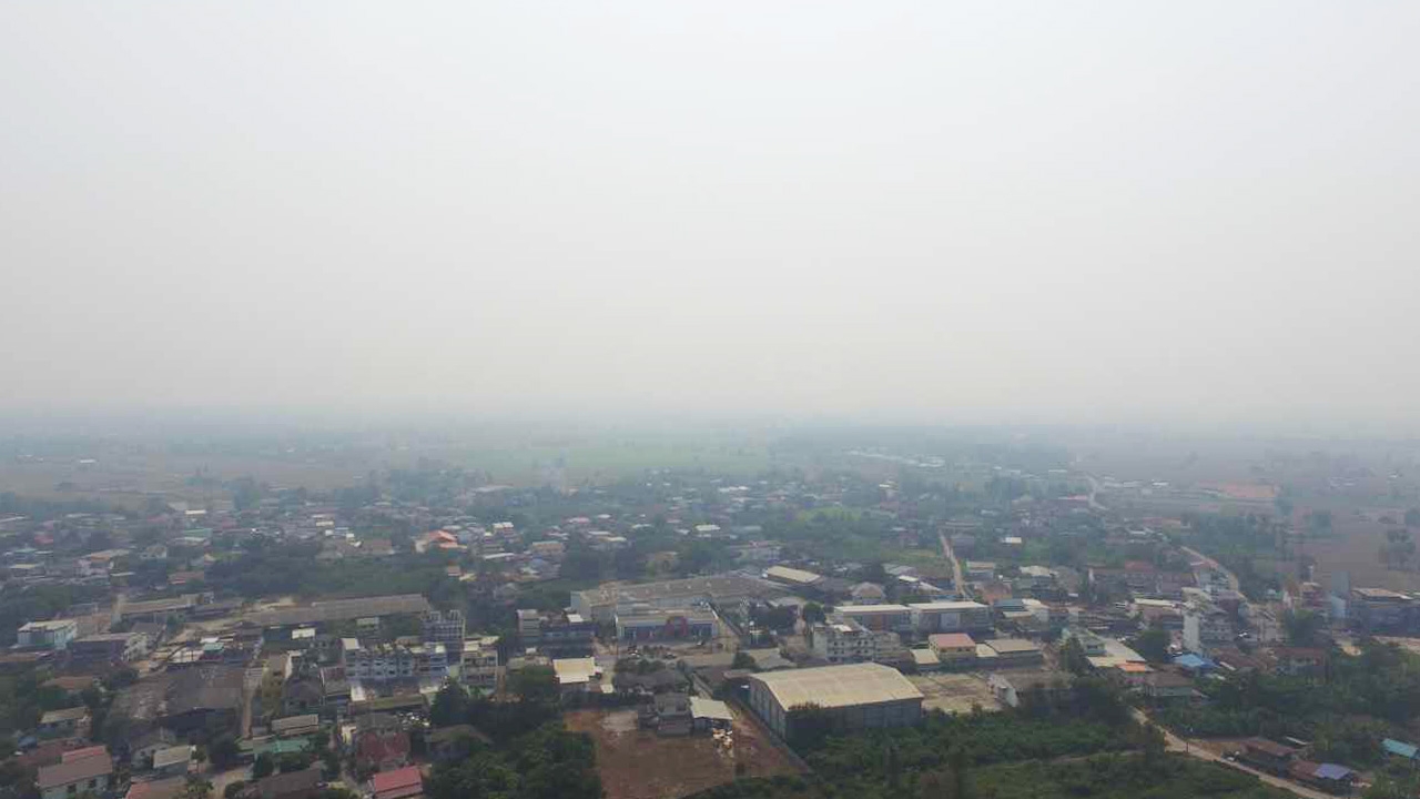 ฝุ่นจิ๋วบุกสองแคว ภาพมุมสูงเห็นชัด PM 2.5 "ขมุกขมัวทั่วเมือง" 