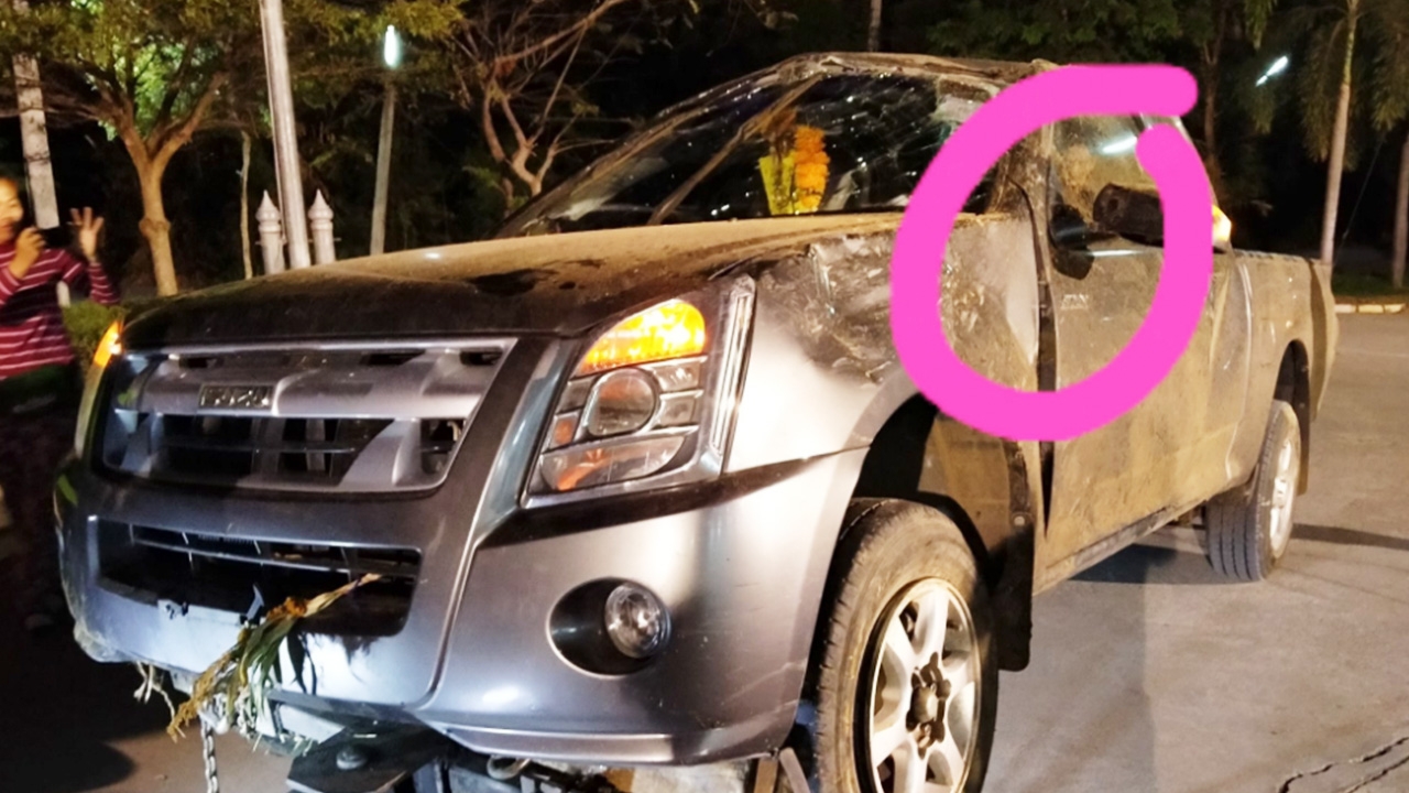 สาวโพสต์เล่าเหตุการณ์เฉียดตาย รถคว่ำ พังยับ ถ่ายภาพติดเงาปริศนา 