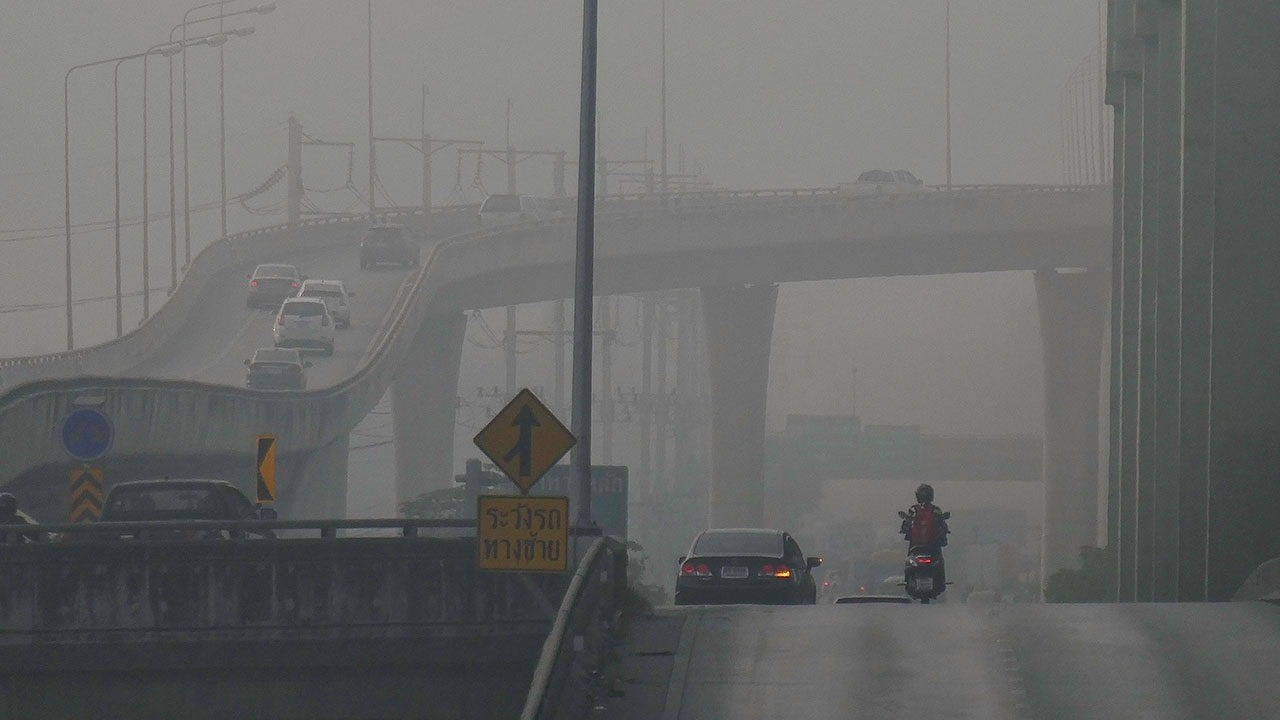 สกู๊ปหน้า 1 : มรสุมฝุ่นจิ๋วพิษ PM2.5 ภัยรอบทิศชีวิตคนไทย