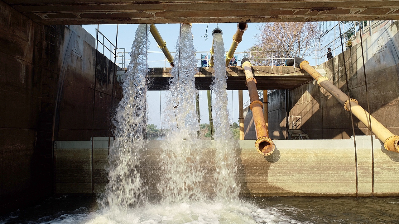 เร่งติดเครื่องสูบน้ำย้อนกลับ ดึงน้ำเติมเขื่อนวังยาง ช่วยประปามหาสารคาม