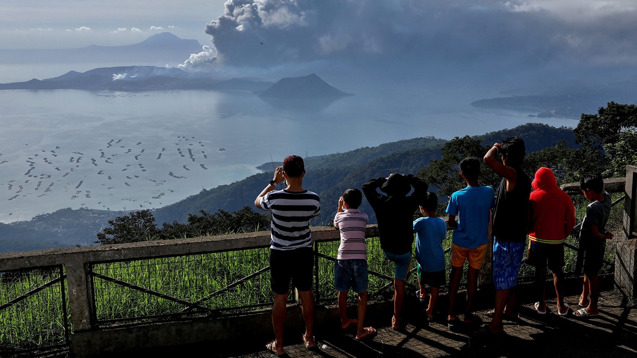 กต.เตือนคนไทยในฟิลิปปินส์ เลี่ยงเข้าใกล้ภูเขาไฟตาอัลปะทุ เตือนระดับ 4