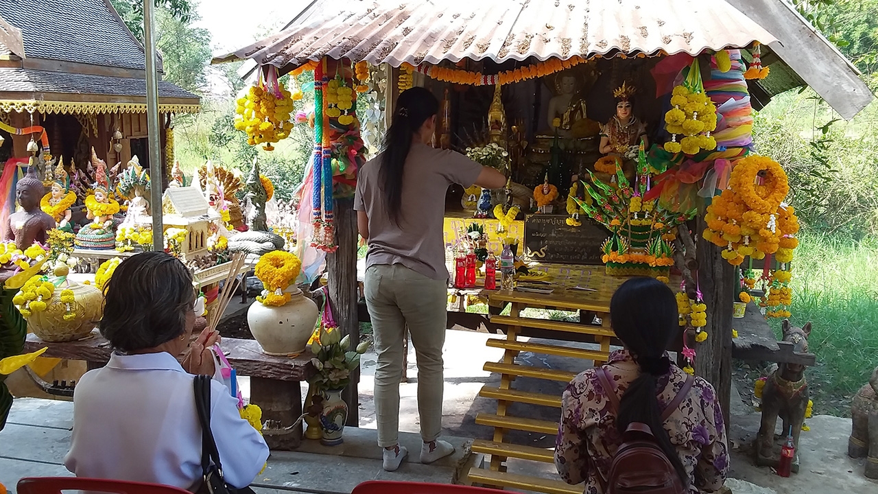 คอหวยไปสักการะ พ่อปู่ศรีสุทโธ ที่ศาลเก่า ได้เลขเด็ดเสี่ยงโชครับปี 63 