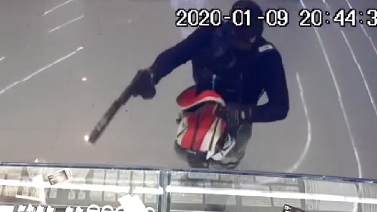 พลเมืองดีบอกตร. ก่อนเหตุโจรปล้นร้านทองลพบุรี มีชายต้องสงสัยมาดูลาดเลา