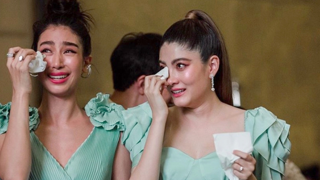 มิ้นต์-มาร์กี้ ซึ้งมาก ยืนร้องไห้ในงานแต่ง มิว นิษฐา เพื่อนรัก   	