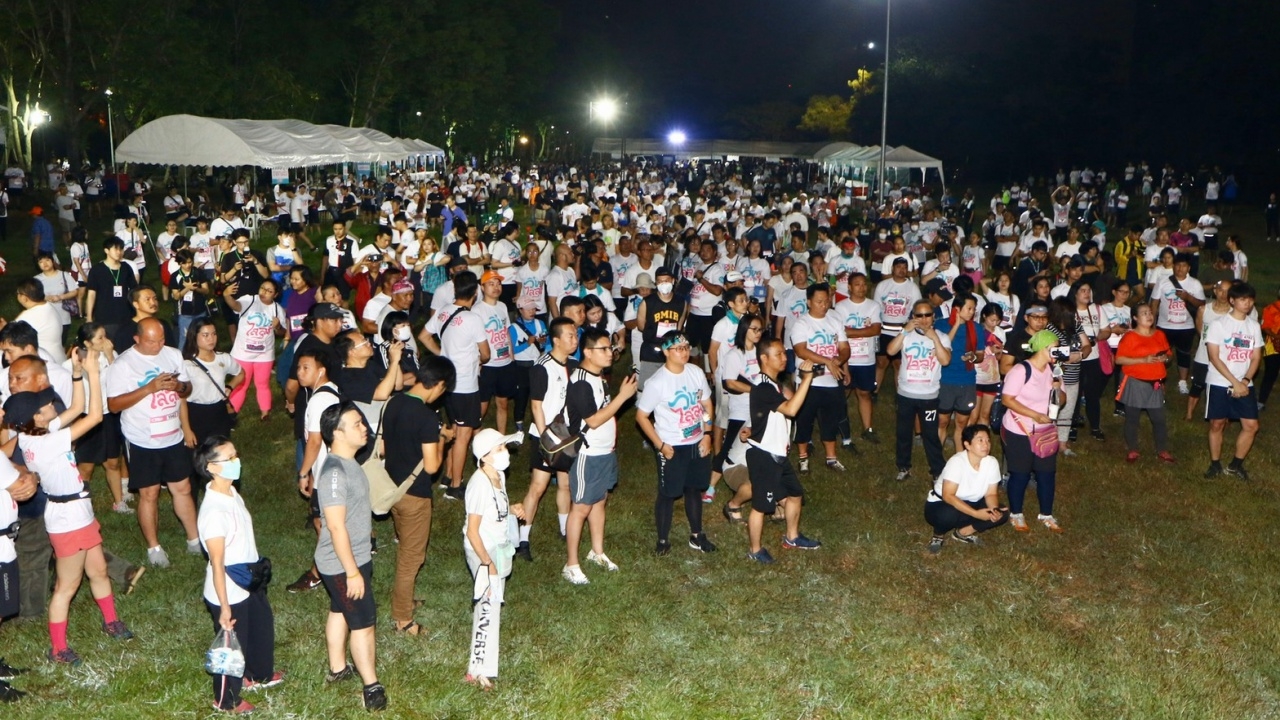 "วิ่งไล่ลุง" คึกคักแต่เช้ามืด คนทยอยเข้าร่วม สวนรถไฟ เลื่อนปล่อยตัว 7 โมง 