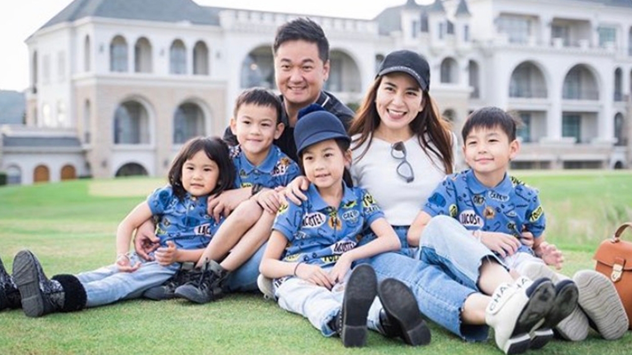 จัดหนัก สามี พลอย ชิดจันทร์ แจกอั่งเปาลูกคนละล้าน รับตรุษจีน (คลิป)