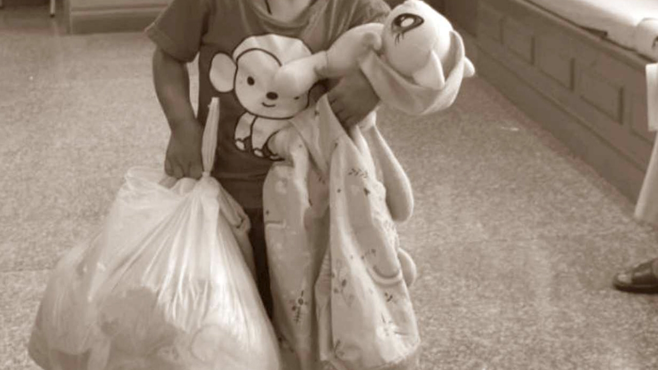 สุดรันทด แม่เขียนจดหมายใส่ถุง ยกลูกสาว 2 ขวบให้สถานสงเคราะห์