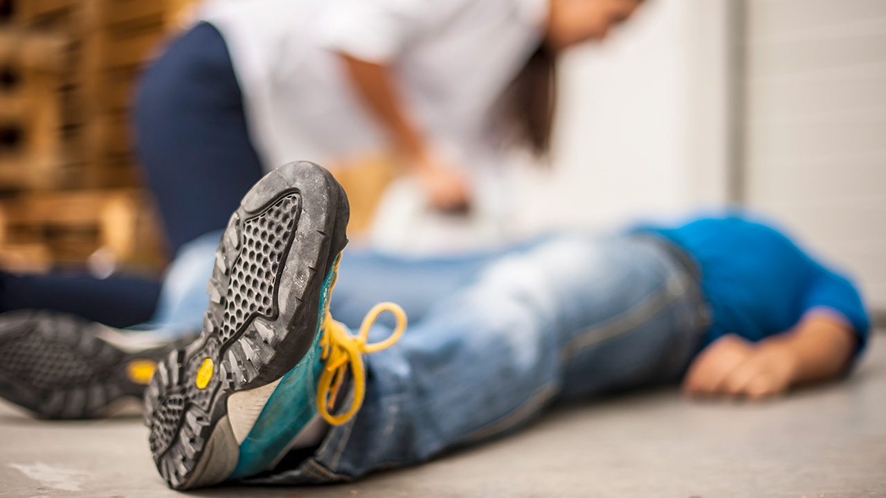 เปลี่ยนไทยมุงเป็นผู้ช่วยชีวิต เปิดวิธีปฐมพยาบาลคนโดนยิง ถอดบทเรียนปล้นร้านทอง