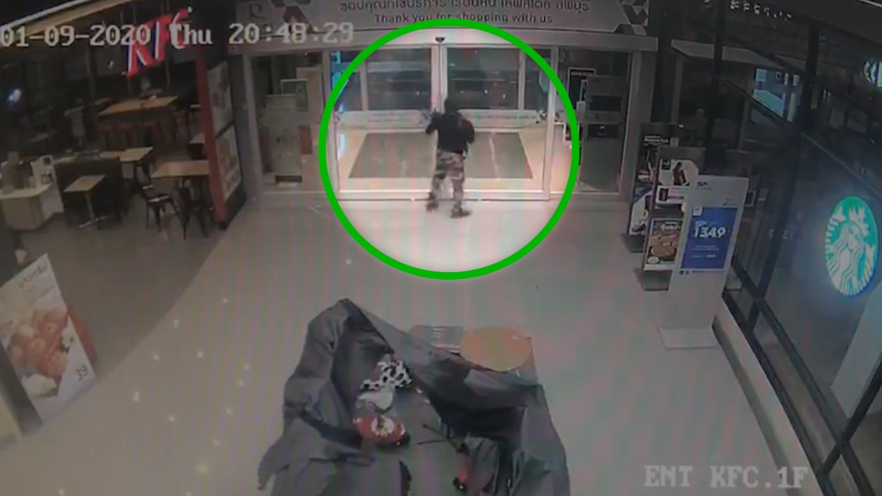 ประมวลภาพ กล้องวงจรปิด มุมกว้าง มุมนอกห้าง จับได้ทุกอิริยาบถ โจรปล้นทอง