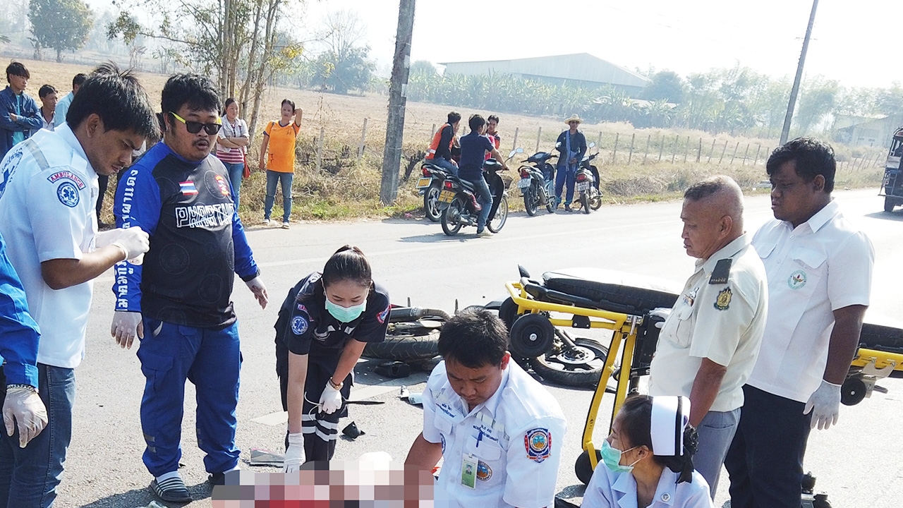 สาวเซเว่นซ้อนจยย.หนุ่มป่าไม้ที่แม่สอด โดนกระบะชนกระเด็นสาหัสทั้งคู่