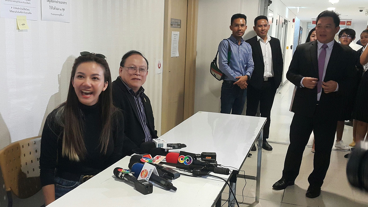 จ๊ะ อาร์สยาม พบดีเอสไอแจงคดีแม่มณี ถูกจ้างโปรโมตเครื่องสำอาง ปัดร่วมลงทุน