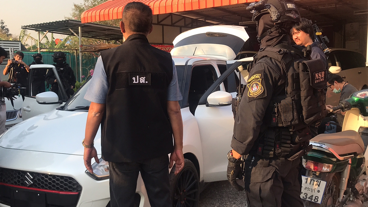 ตำรวจ ปส.บุกค้นบ้าน "จิมมี่" ผู้ค้ายารายใหญ่ หลังรวบตัวได้ที่สระบุรี