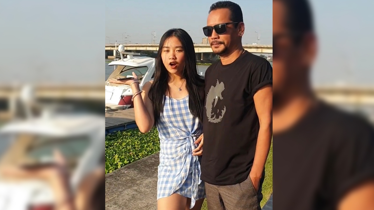 ลูกสาวเท่ง เถิดเทิง โดนติง ท่าจับทัพพีดูปลอม หลังไปช่วยแม่ขายขนมจีน