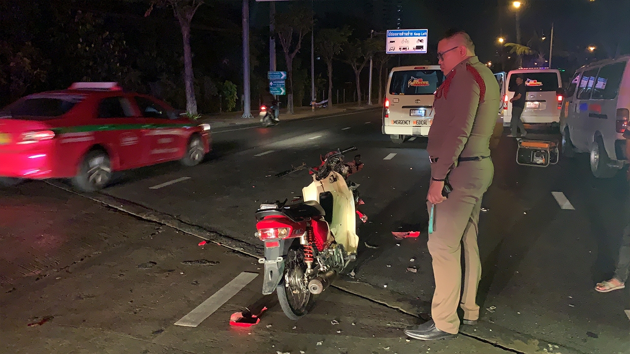 โจ๋ 17 ซิ่ง จยย.เจอด่าน หักเลี้ยวเสยท้ายรถตำรวจ คอหักดับ เพื่อนเจ็บ 1