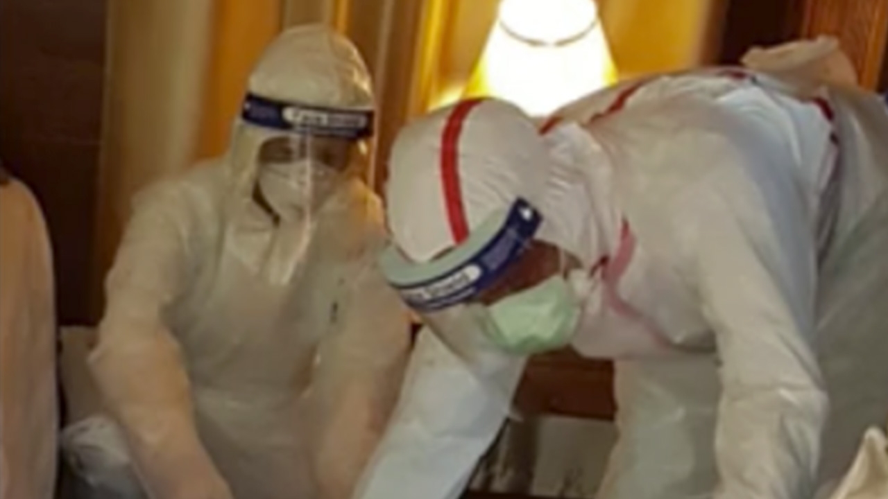 พบสาวจีน ดับปริศนาคารีสอร์ตที่แม่ริม จนท.สวมชุดป้องกันเชื้อเก็บศพ 