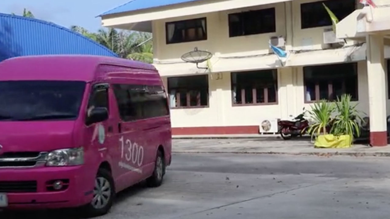 หมอนวดสาวร้องศูนย์ดำรงธรรมพังงาช่วย ถูกหลอกมาขายบริการ แฝงในร้านโอเกะ