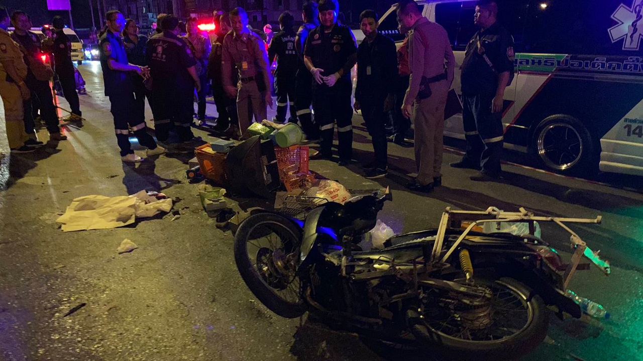 พ่อค้ายำกุ้งเต้นซิ่งจยย.ย้อนศร ชนประสานงาจยย.อีกคัน ดับสยอง 2 ศพ