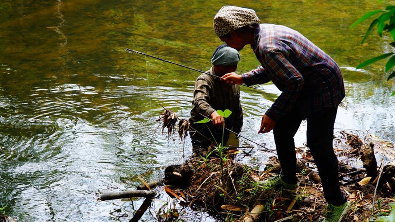 ชาวบ้านเขาน้อย จัดกิจกรรม ยั่วทงปลากระทิง แข่งตกปลาสร้างสามัคคีชุมชน
