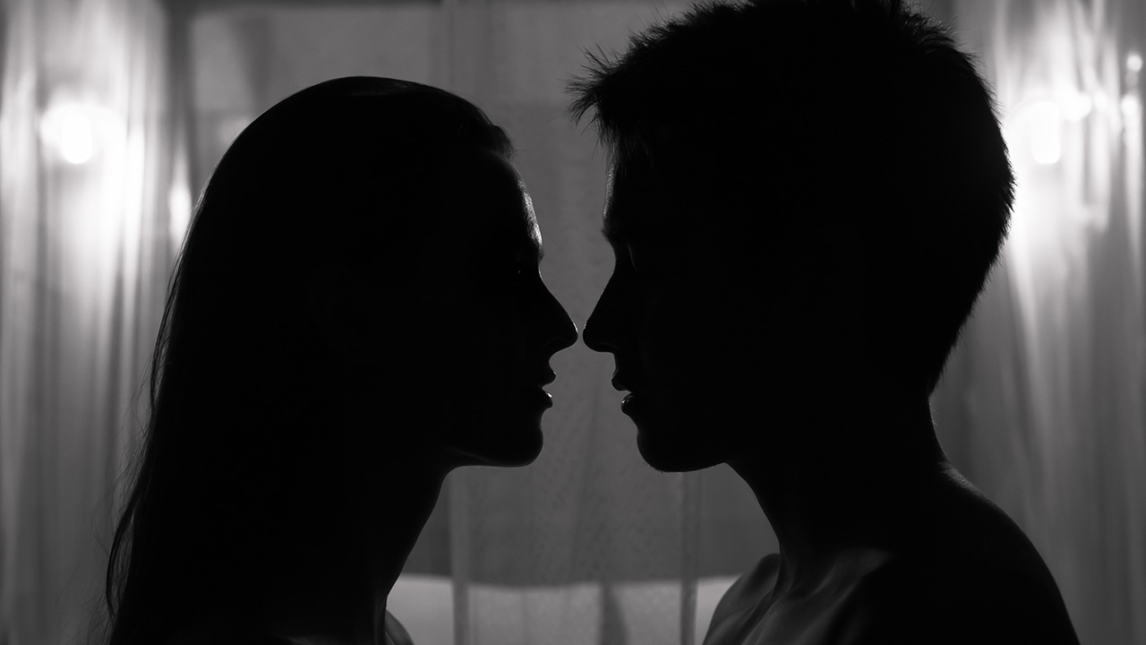 จูบคุณคิดว่าไม่สำคัญ ถ้าเจ็บคอมีผื่นตามตัว ระวังเป็นโรคโมโนนิวคลีโอซิส