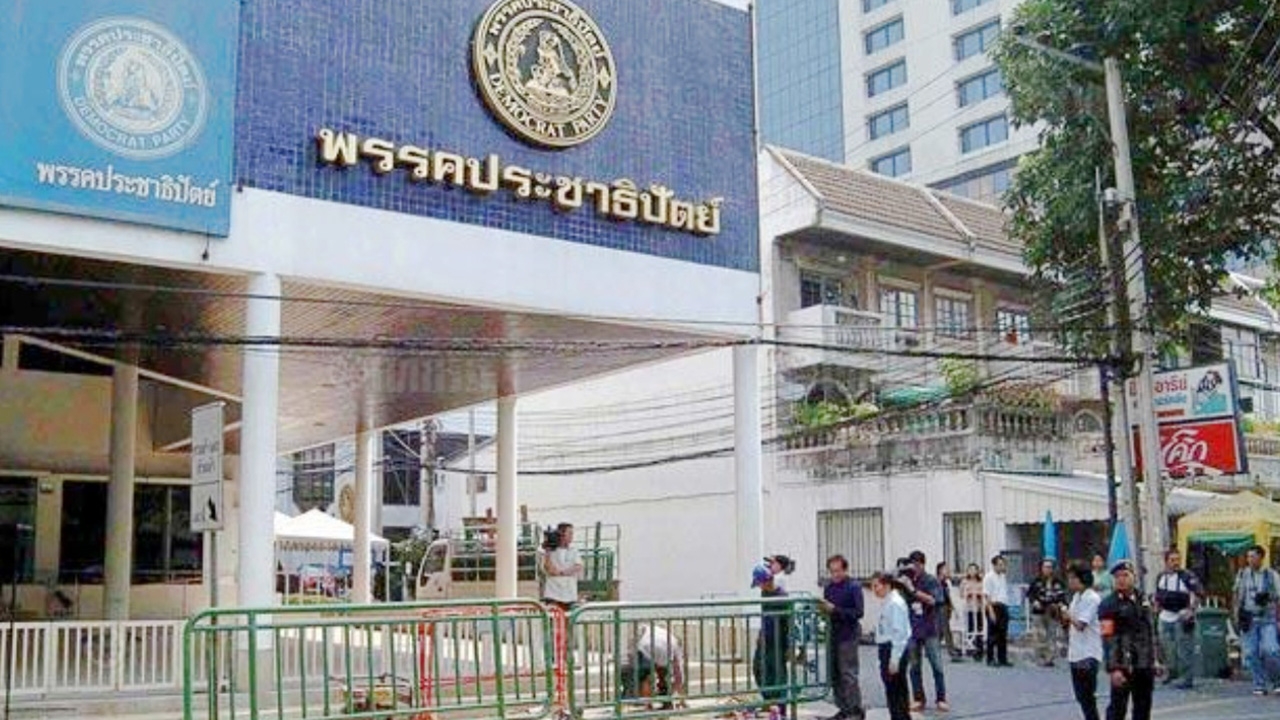 เลือดทะลัก 8 อดีตผู้สมัคร ส.ส.อีสาน ตบเท้าไขก๊อก ยื่นใบลาออกทิ้ง ปชป.