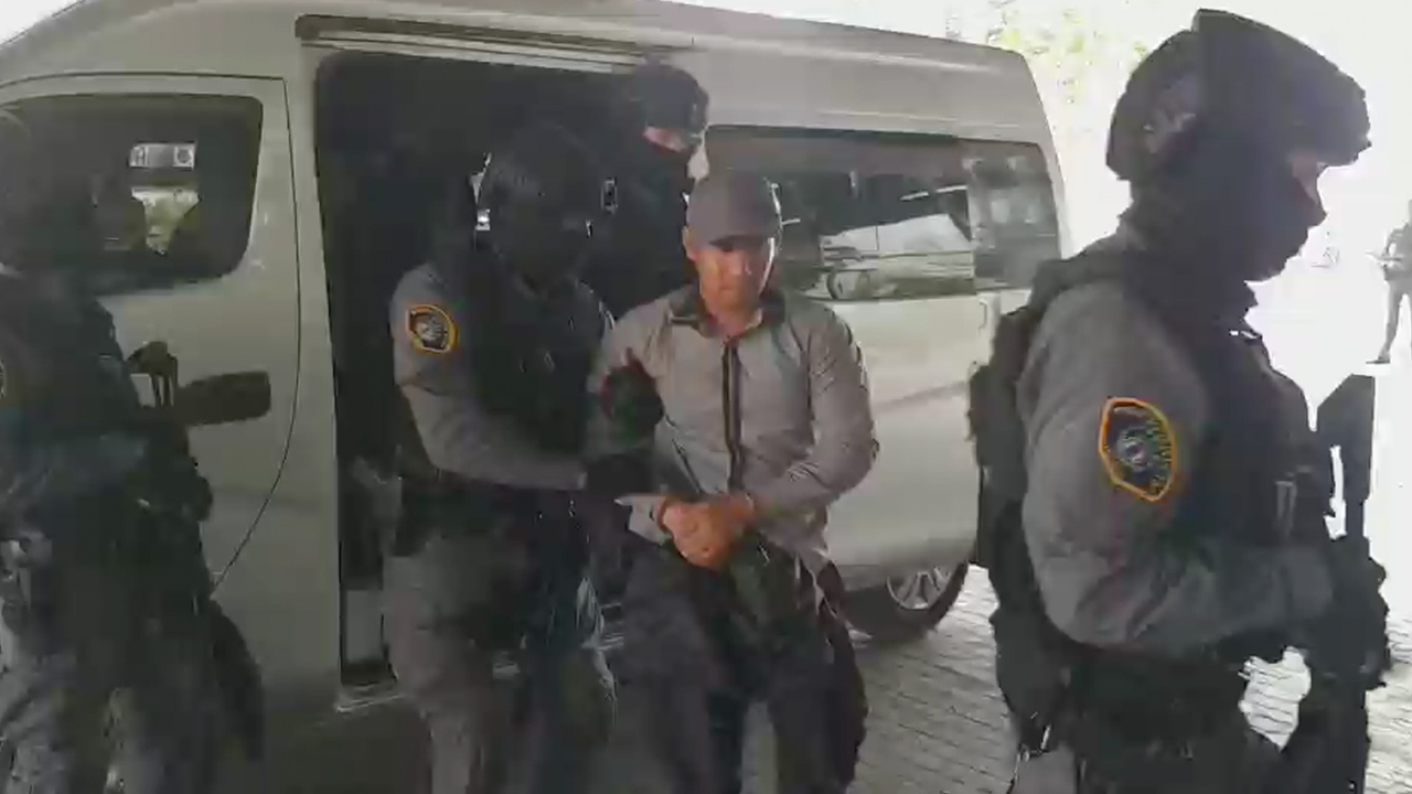 ตำรวจเปลี่ยนใจ คุมตัว ประสิทธิชัย เขาแก้ว ไปทำแผน ปล้นร้านทองที่ลพบุรี