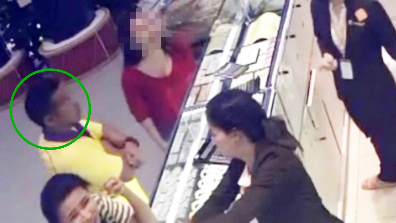 วงจรปิด "ผอ.กอล์ฟ" ควงเมียซื้อทอง คาดดูลาดเลา มี "น้องกวาง" เป็นคนขาย