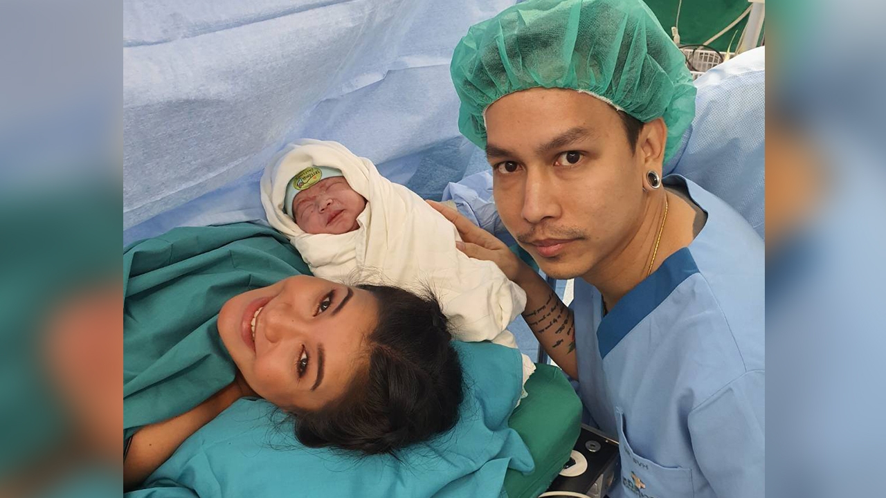 ชมพู่ ก่อนบ่าย คลอดลูกชาย น้องธารา พร้อมเผยสาเหตุให้ลูกใช้นามสกุลแม่