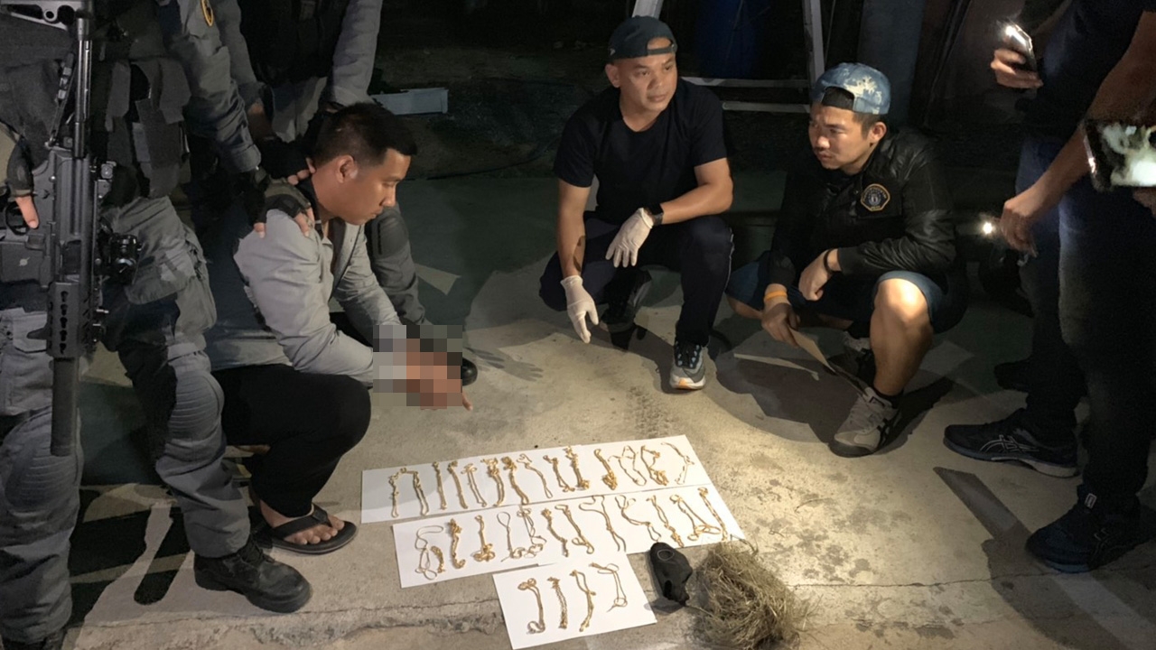 เปิดที่ซ่อนทอง บ้าน "ผอ.กอล์ฟ" ซุกใต้หลังคาโรงรถ