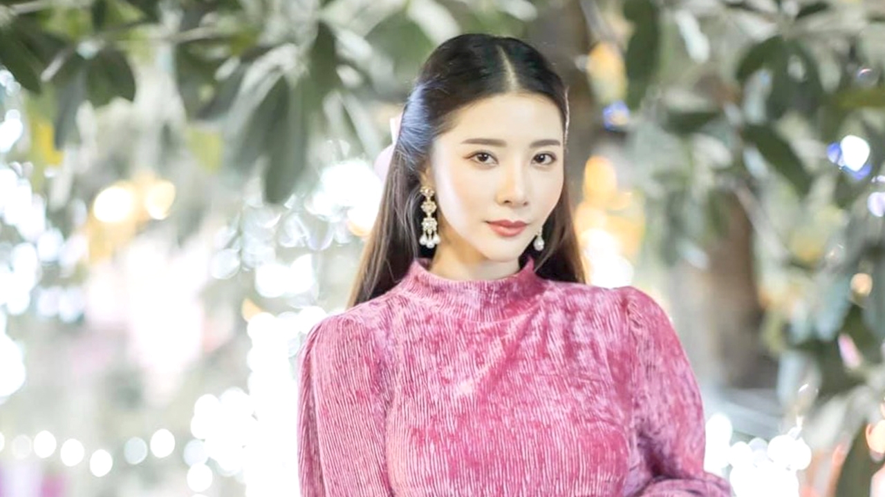 เนย เคลียร์ดราม่า หลังโดนแฉดาราลูกหมูกับแฝดทาขนมปังลัดคิวเข้าร้านอาหาร