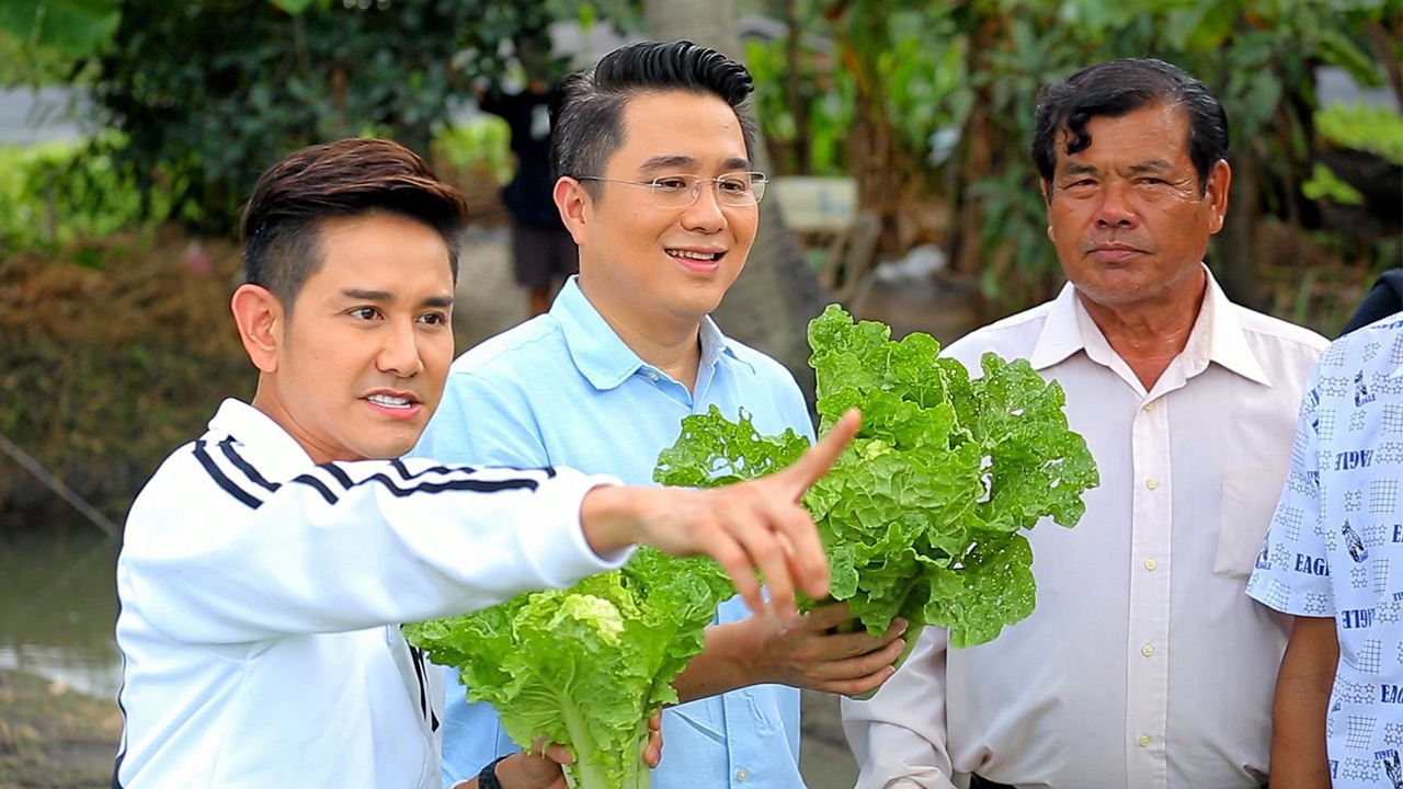 “หมอช้าง” พักดูดวง บุกสวนผักกาดขาวกลางกรุง