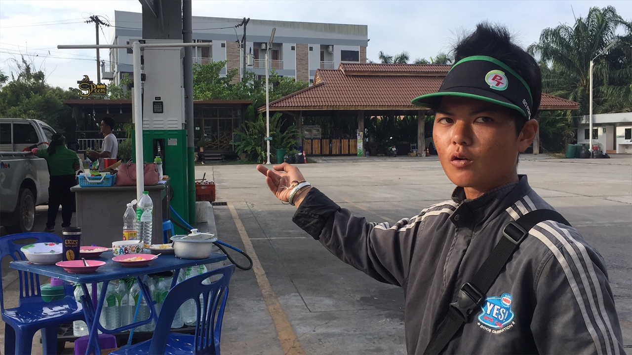 หนุ่มเมืองคอนเมากร่าง เติมน้ำมันแล้วชักมีดขู่เด็กปั๊มแล้วหนี ตร.เร่งตามจับ