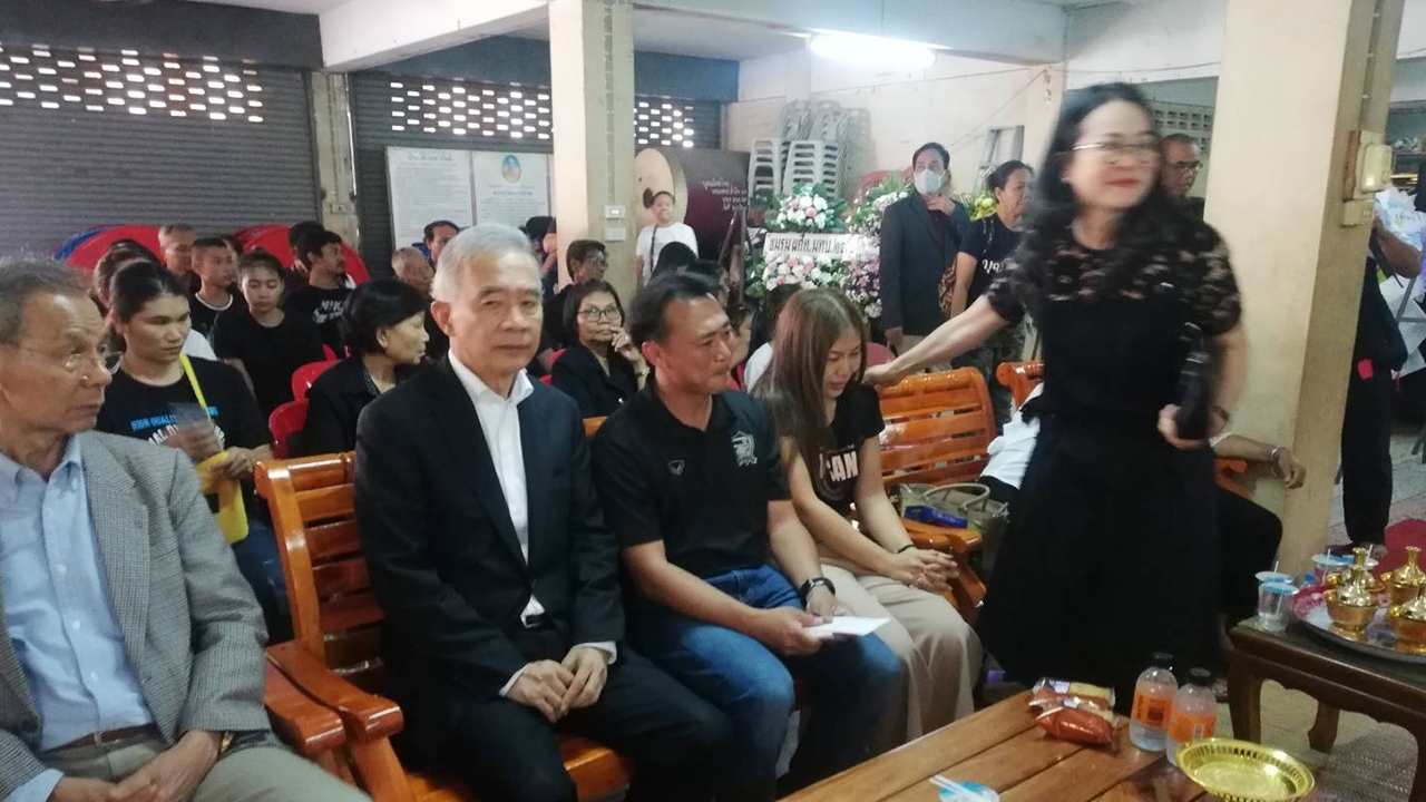 สุวัจน์-เทวัญ เยี่ยมเหยื่อกราดยิงโคราช เป็นประธานรดน้ำศพ น้องเจมส์บอนด์