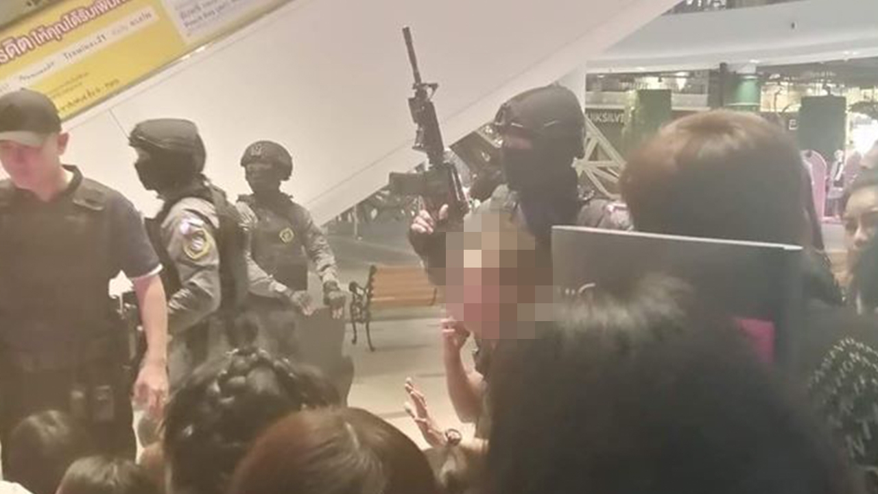 หนุมานกองปราบ ยึดพื้นที่ชั้น G ของเทอร์มินอล 21 พาประชาชนออกจากห้าง