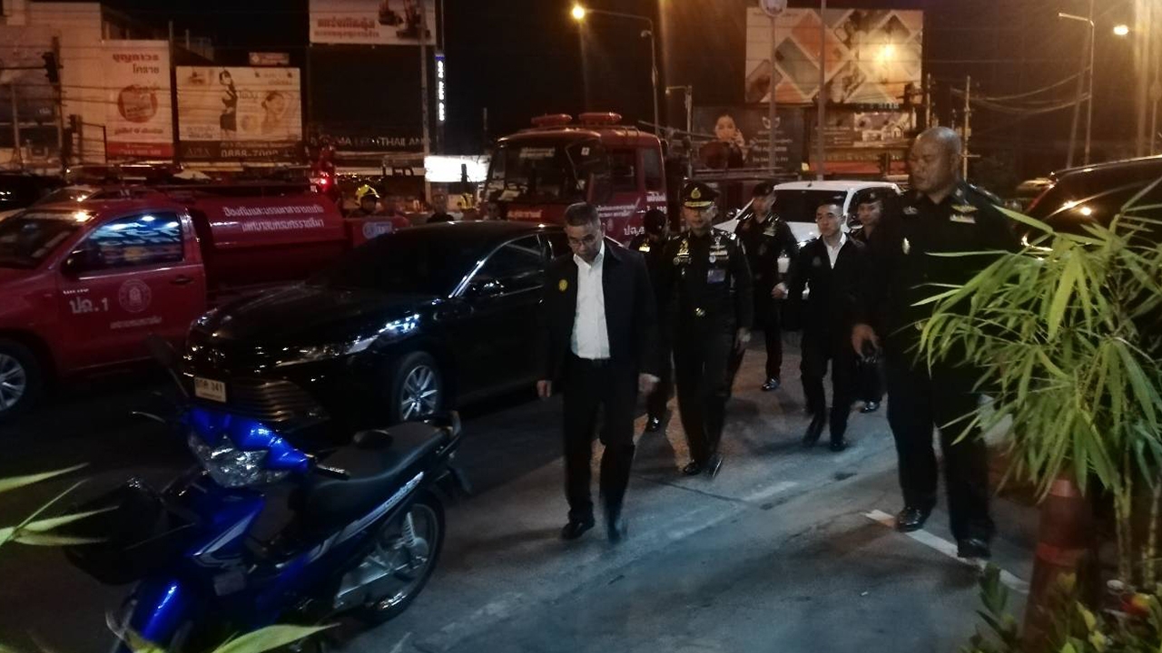 “บิ๊กแดง” มาเอง ลงพื้นที่ห้างเทอร์มินอล 21 บัญชาการสยบจ่าคลั่ง