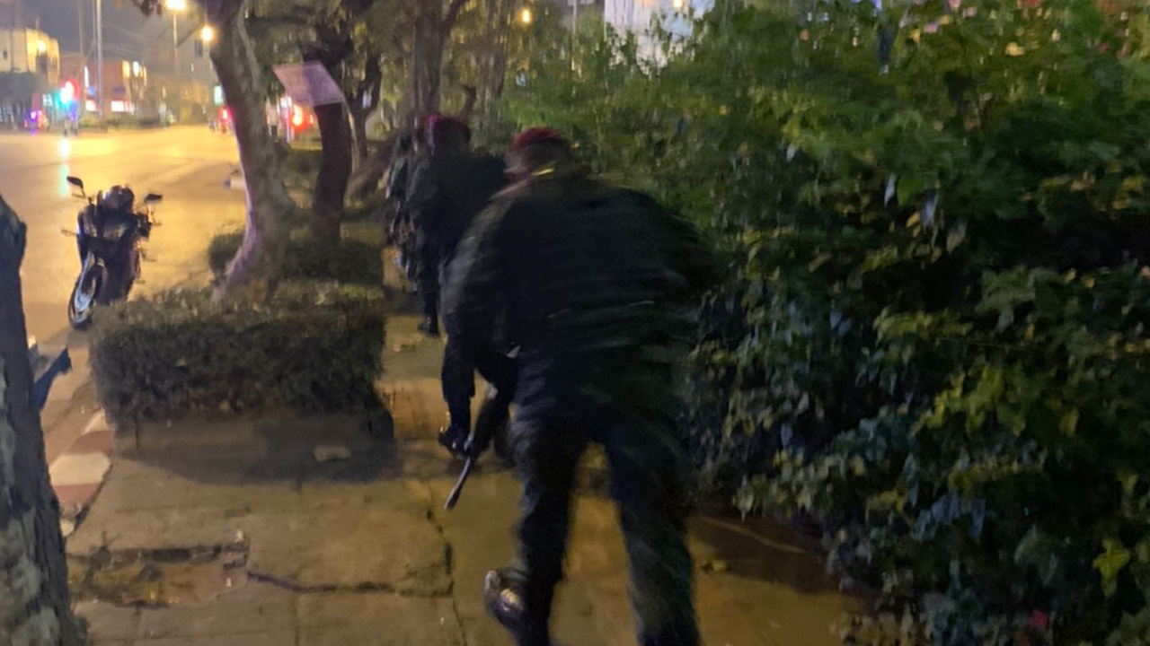 ส่งทหารรบพิเศษหมวกแดงลงพื้นที่โคราช คลี่คลายสถานการณ์ "จ่าคลั่ง"