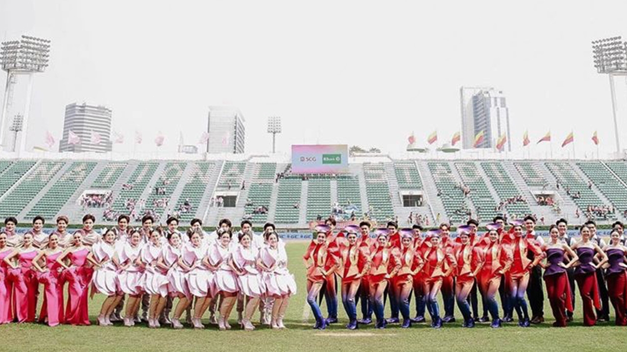แบรนด์ดังร่วมประชันชุด เชียร์ลีดเดอร์ งานฟุตบอลประเพณี "จุฬาฯ-ธรรมศาสตร์"
