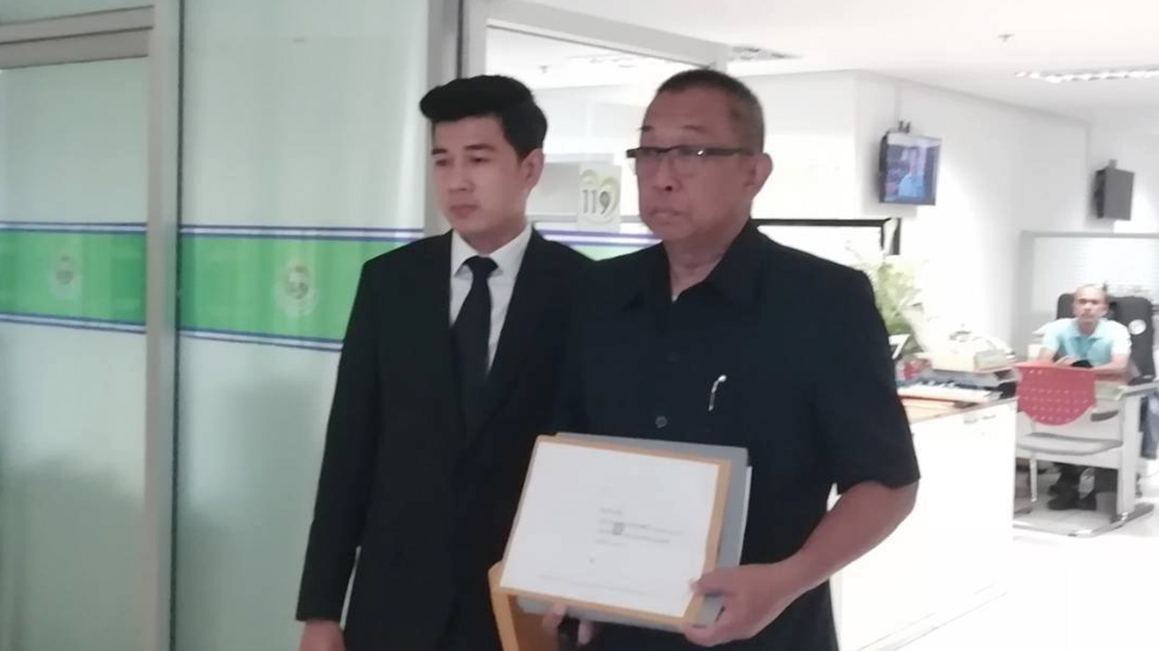 รอง ผบก.ภ.จว.สิงห์บุรี บุก ร้องตรวจสอบบ้าน "เสรีพิศุทธ์" รุกเจ้าพระยา