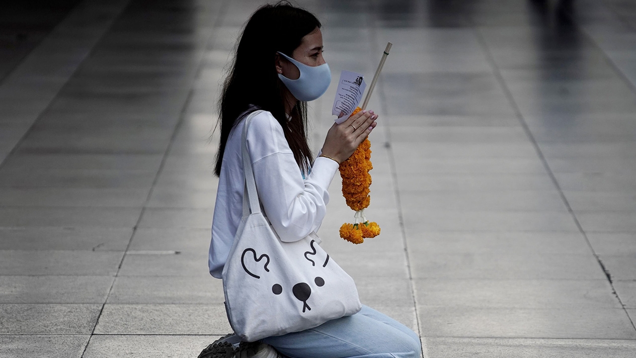 สรุป “ไวรัสโคโรนา” ในไทยวันนี้ แห่เข้าคิวซื้อหน้ากาก แถวยาวเหยียด ปราบดุโก่งราคา