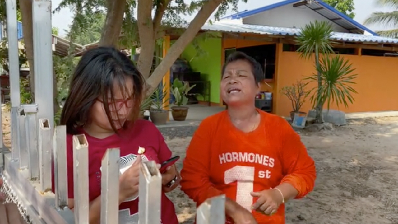 สาวใหญ่โนนดินแดง ดวงเฮงช่วยซื้อสลากเหลือ 1 ใบ ถูกรางวัลที่ 1 ได้ 6 ล้าน