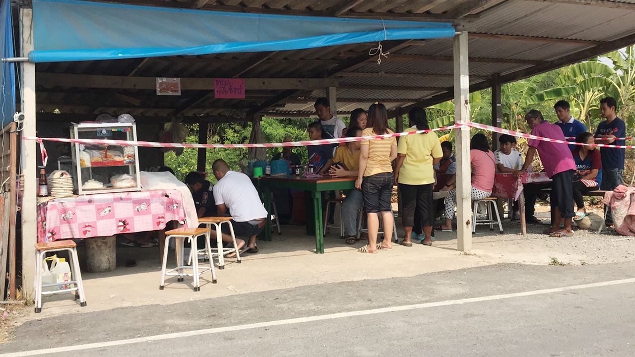จ่อยิงเผาขน 2 นัด หนุ่มใหญ่วัย 45 ดับคาร้านก๋วยเตี๋ยว ปมสังหารยังมืด
