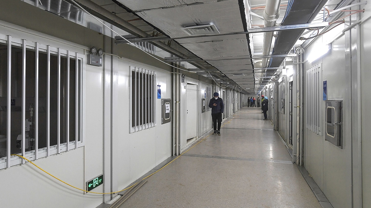 จีนส่งทัพแพทย์ทหาร 1,400 คนดูแลผู้ป่วยไวรัสโคโรนาที่ 'รพ.หั่วเสินซาน'