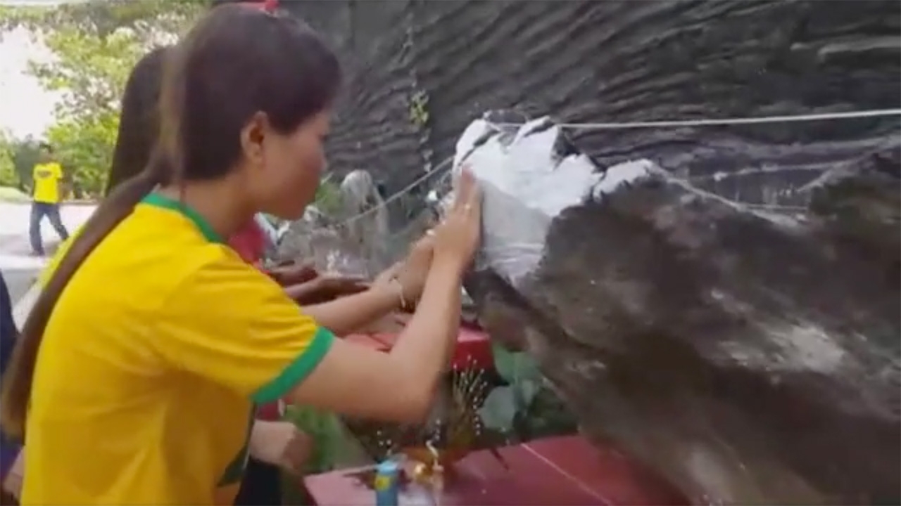 ผัวเมียดวงเฮง เผย "เลขเด็ด" เชื่อตะเคียนทอง 100 ปีให้โชครางวัลใหญ่อีกงวด