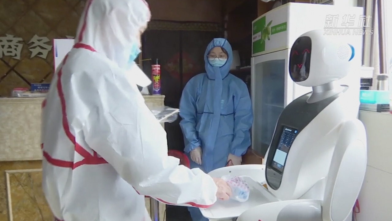จีนใช้หุ่นยนต์ Xiaomi ส่งของเลี่ยงสัมผัส กลุ่มเสี่ยงติด “โคโรน่า”